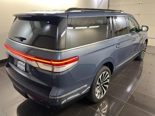 2022 Lincoln Navigator L Reserve