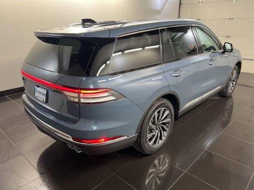 Whisper White 2026 Lincoln Aviator Premiere