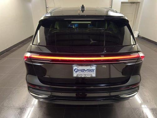 Infinite Black Metallic 2026 Lincoln Nautilus Black Label