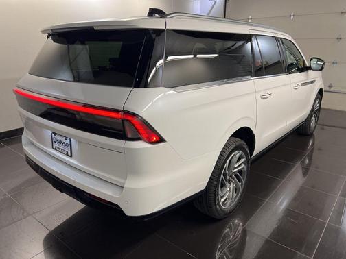 Star White 2026 Lincoln Navigator L Reserve