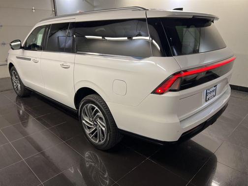 Star White 2026 Lincoln Navigator L Reserve