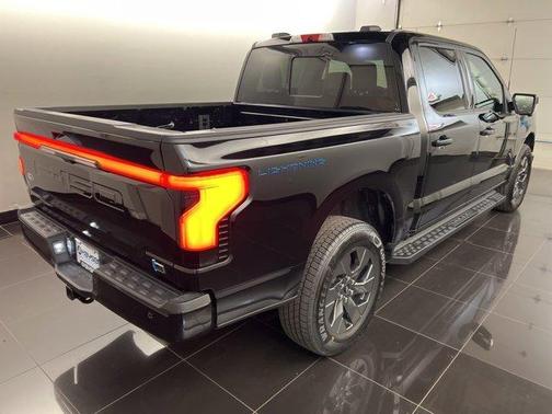 2025 Ford F-150 Lightning LARIAT