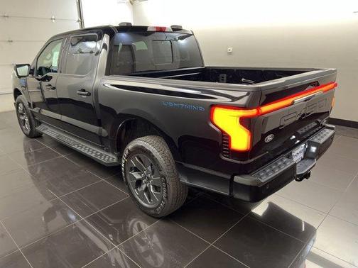 2025 Ford F-150 Lightning LARIAT