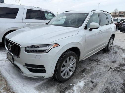 2016 Volvo XC90 T6 Momentum