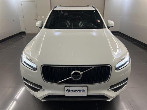 2016 Volvo XC90 T6 Momentum