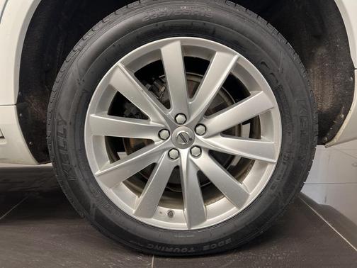 2016 Volvo XC90 T6 Momentum