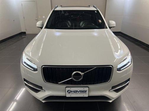 2016 Volvo XC90 T6 Momentum