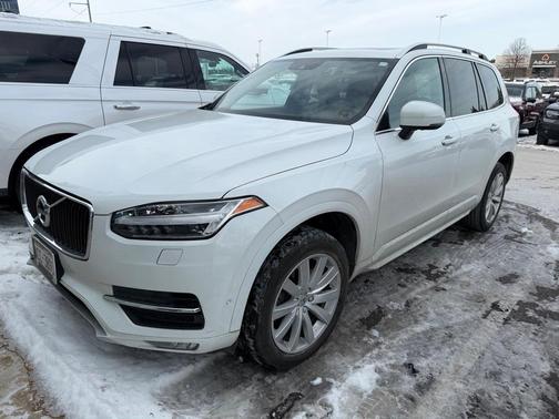 2016 Volvo XC90 T6 Momentum