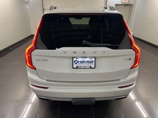 2016 Volvo XC90 T6 Momentum