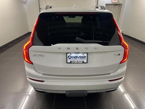 2016 Volvo XC90 T6 Momentum