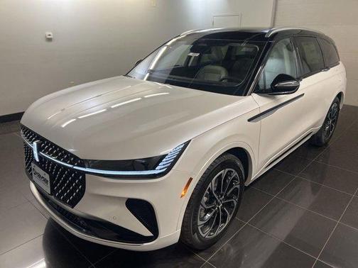 White Platinum Tri-Coat Metallic 2026 Lincoln Nautilus Reserve