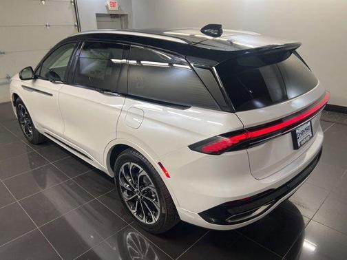 White Platinum Tri-Coat Metallic 2026 Lincoln Nautilus Reserve