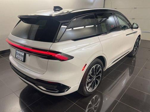 White Platinum Tri-Coat Metallic 2026 Lincoln Nautilus Reserve