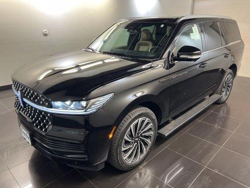 Infinite Black Metallic 2026 Lincoln Navigator Black Label