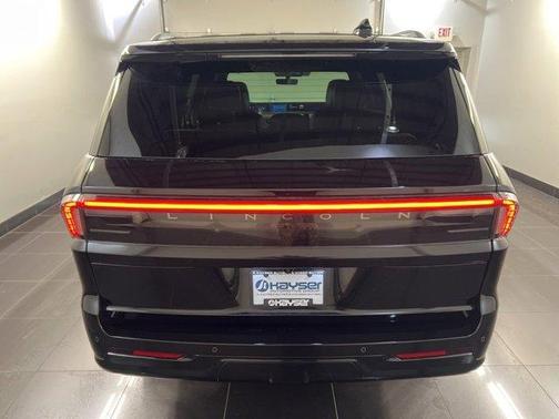 Infinite Black Metallic 2026 Lincoln Navigator Black Label