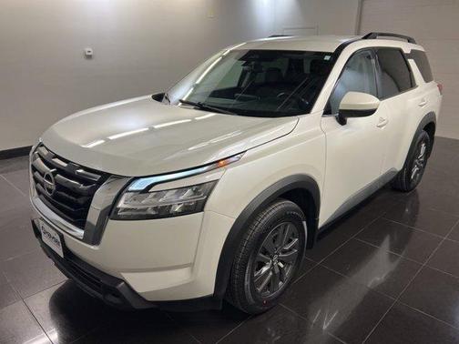2022 Nissan Pathfinder SV