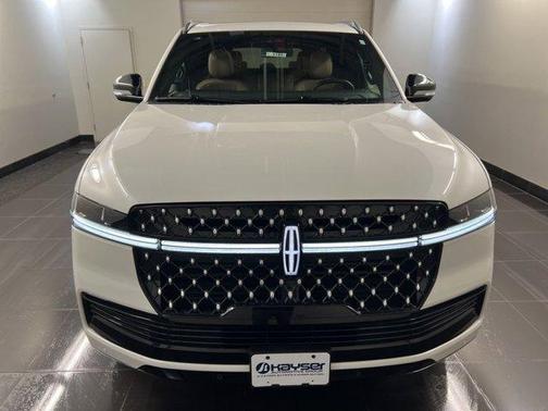 Star White 2026 Lincoln Navigator L Black Label