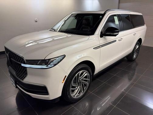 Star White 2026 Lincoln Navigator L Reserve