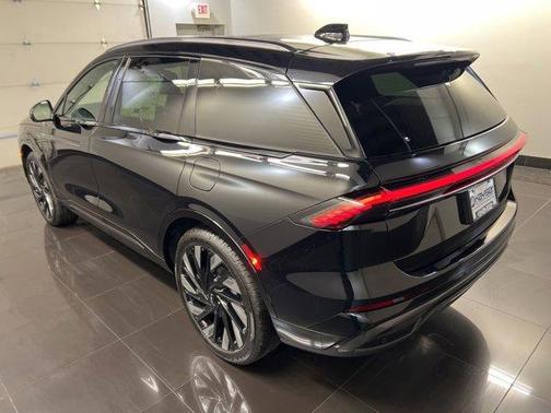 Infinite Black Metallic 2026 Lincoln Nautilus Reserve