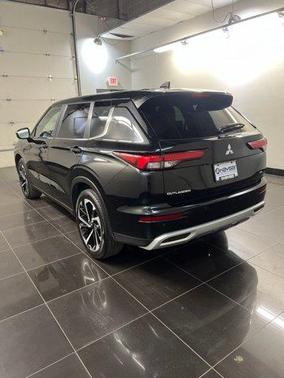 Black 2024 Mitsubishi Outlander SE