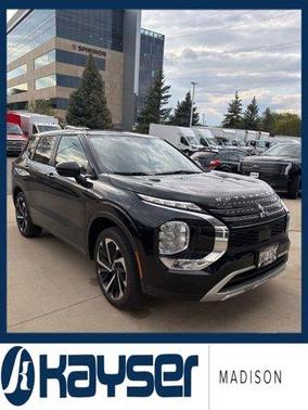 Black 2024 Mitsubishi Outlander SE
