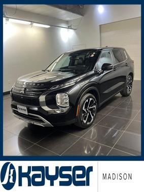 Black 2024 Mitsubishi Outlander SE