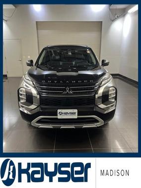 Black 2024 Mitsubishi Outlander SE