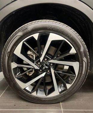 Black 2024 Mitsubishi Outlander SE