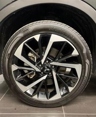Black 2024 Mitsubishi Outlander SE