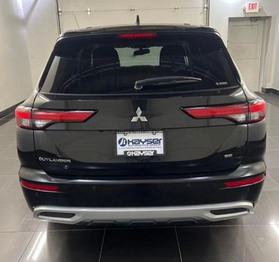 Black 2024 Mitsubishi Outlander SE