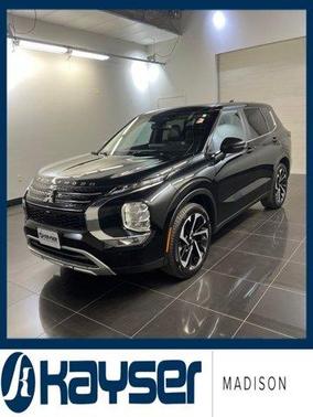 Black 2024 Mitsubishi Outlander SE