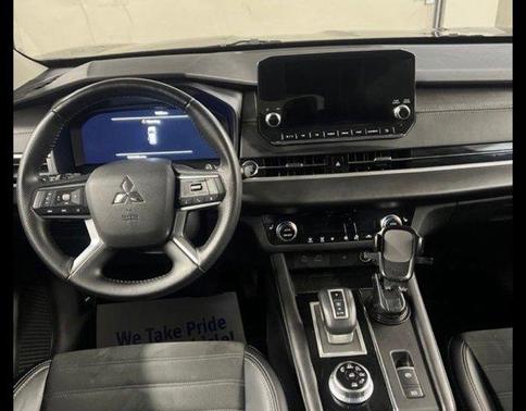 Black 2024 Mitsubishi Outlander SE