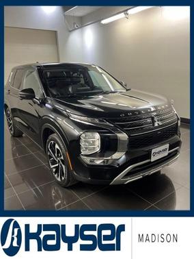 Black 2024 Mitsubishi Outlander SE