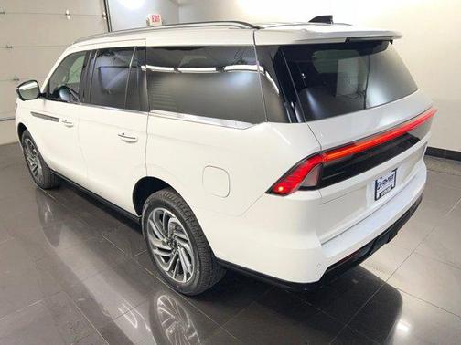 Star White 2026 Lincoln Navigator Reserve