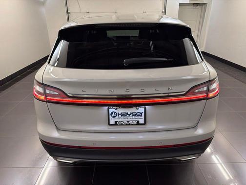 Ceramic Pearl Metallic Tinted Clearcoat 2023 Lincoln Nautilus Standard