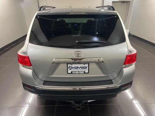 Gray 2013 Toyota Highlander Base Plus