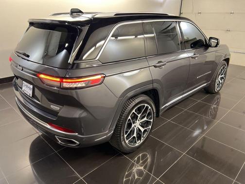 Metallic 2023 Jeep Grand Cherokee Summit