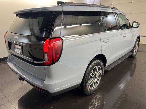 Glacier Gray Metallic 2026 Ford Expedition Active