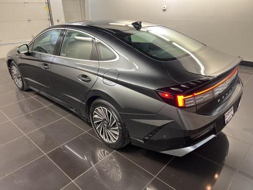 2025 Hyundai SONATA Hybrid Limited