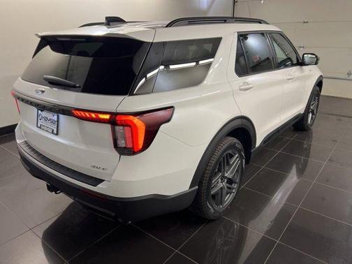 Star White 2026 Ford Explorer ST-Line