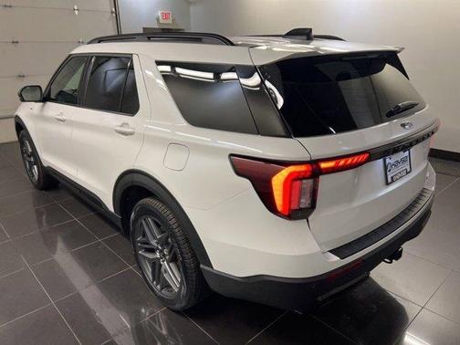 Star White 2026 Ford Explorer ST-Line