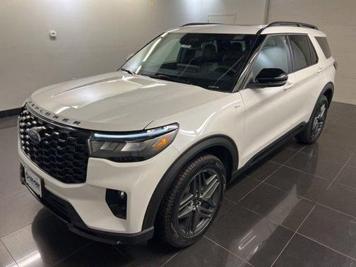 Star White 2026 Ford Explorer ST-Line