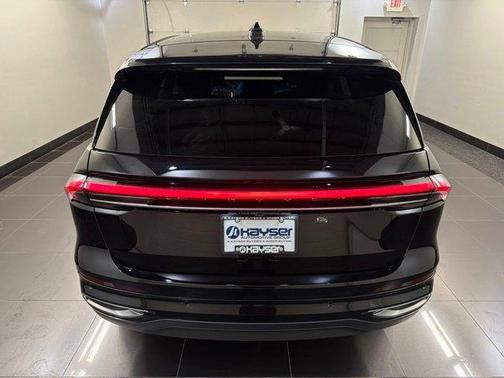 Infinite Black Metallic 2026 Lincoln Nautilus Premiere