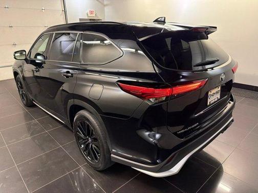 Midnight Black Metallic 2023 Toyota Highlander XSE