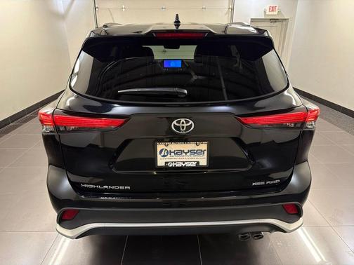 Midnight Black Metallic 2023 Toyota Highlander XSE