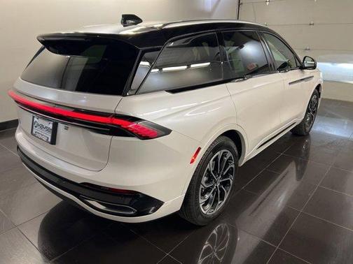 White Platinum Clearcoat Metallic 2026 Lincoln Nautilus Reserve