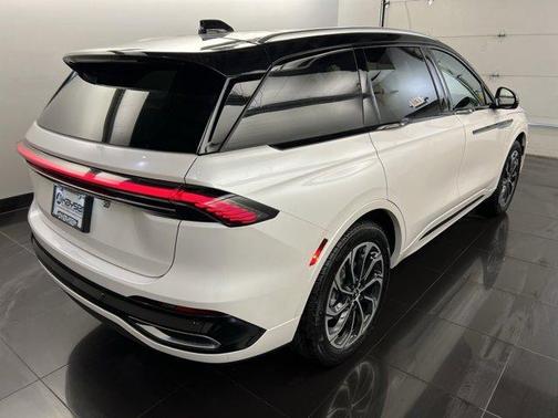 2025 Lincoln Nautilus Reserve
