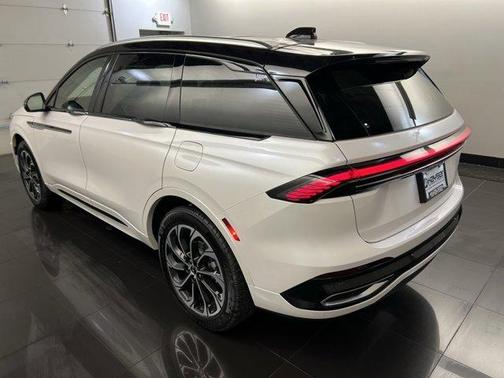 2025 Lincoln Nautilus Reserve