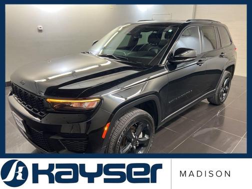 Diamond Black 2025 Jeep Grand Cherokee Laredo