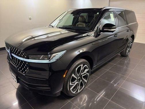 Infinite Black Metallic 2026 Lincoln Navigator L Black Label